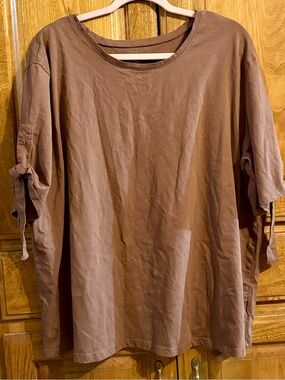 Woman Within Brown 
Tie Sleeve T-Shirt 
Size 22/24